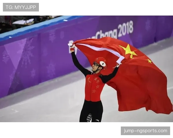 武大靖赛场上冷静无比，下了冰场居然喝奶茶喝到停不下来？