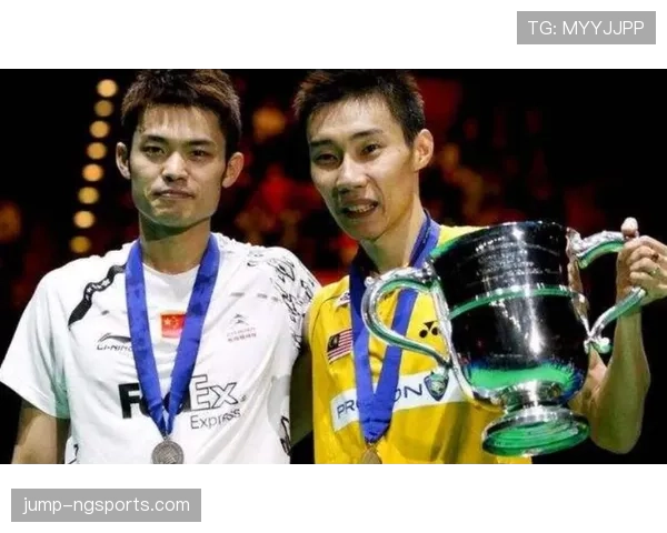 李宗伟穿西装在豪宅里啃泡面……这反差我服